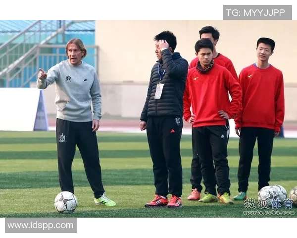 欧洲足球明星齐聚北京展现球技引发球迷热潮