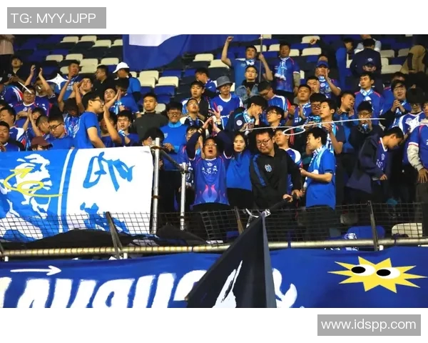 今晚中国足球赛事精彩纷呈各队争夺荣耀球迷热情高涨期待精彩对决